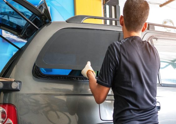 Comment procéder au remplacement des vitres latérales de voiture ?