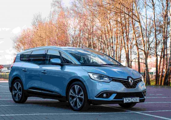 Achat de voiture : quel Renault Scénic 3 choisir ?